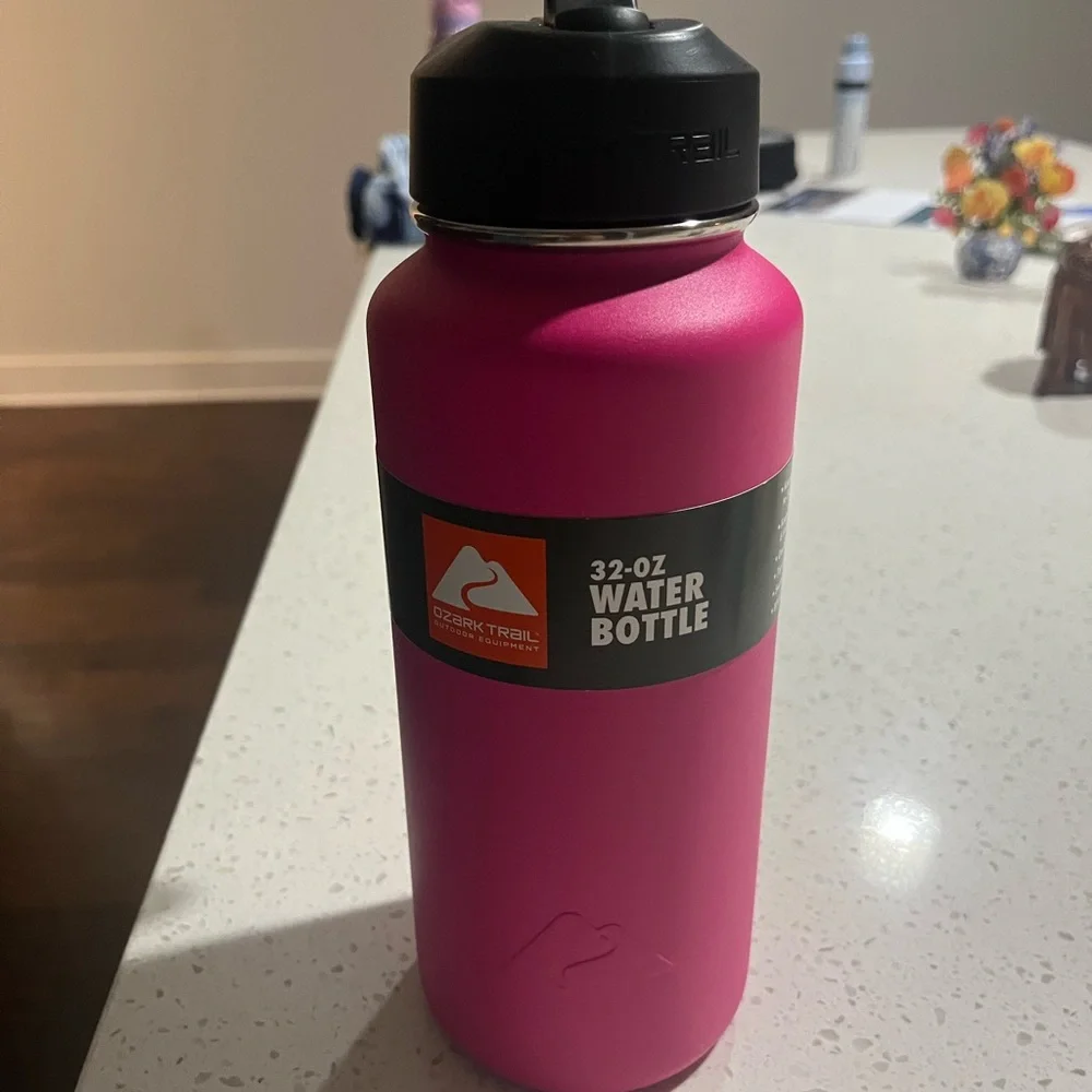 Ozark Trail 32oz Hot Pink Water Bottle